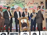 تجلیل از دوازده خانواده محور مقاومت با حضور آحاد مختلف مردم در یادواره شهدای مدافع حرم در شهر صالحیه