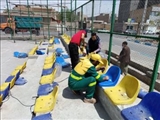 نصب صندلی سکوی تماشاگران زمین ورزشی پارک شهر فرون آباد آغاز شد