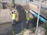 عملیات لایروبی جوی های روباز و کانال‌ها توسط شهرداری فرون آباد اجرا شد