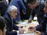 برپایی میز خدمت با حضور فرماندار و رؤسای دستگاه‌های اجرایی شهرستان بهارستان در روستای امامزاده باقر(ع)