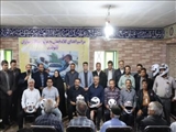 تقدیر از موتورسواران قانونمند با اهدای کلاه ایمنی رایگان در روستای حسین آباد دفتری