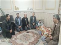 عیادت فرماندار بهارستان از یکی از جانبازان حملات تروریستی أخیر