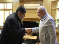 اعطای حکم عضویت فرماندار در هیئت امنای امامزاده هاشم(ع) شهرستان دماوند