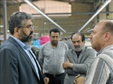 بازدید فرماندار قدس از واحد تولیدی پوشاک / حمایت از تولید داخل در شرایط سخت اقتصادی