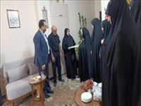 دیدار مدیرکل دفتر امور زنان و خانواده استانداری تهران با خانواده شهید «امیرمحمد گایکانی»
