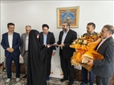 حضور مسئولان شهرستان قدس در منزل دانش‌آموز نخبه زهرا قاسمی / کسب رتبه پنج کنکور ریاضی و فیزیک