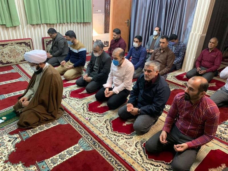 اقامه نماز جماعت به امامت امام