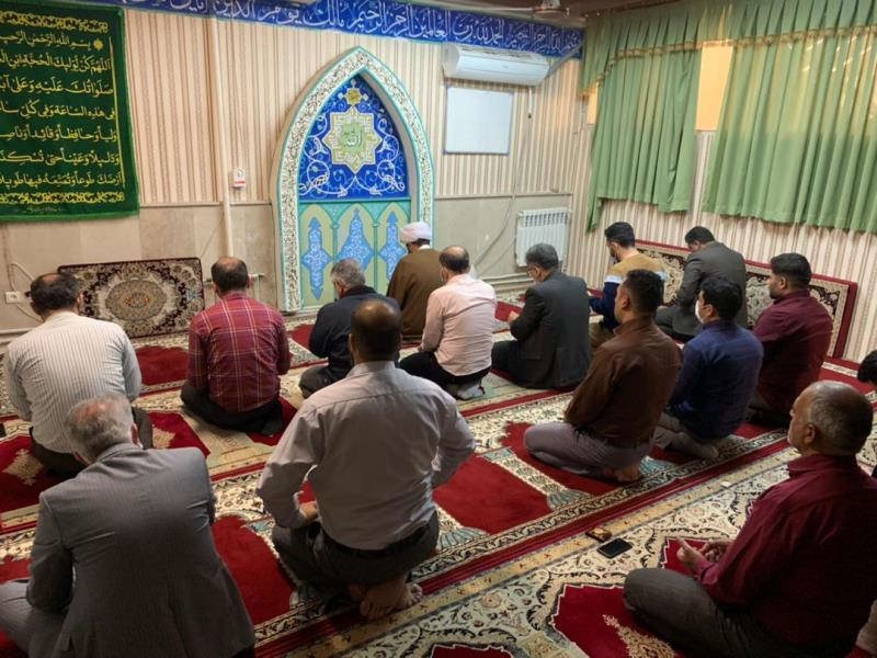 اقامه نماز جماعت به امامت امام