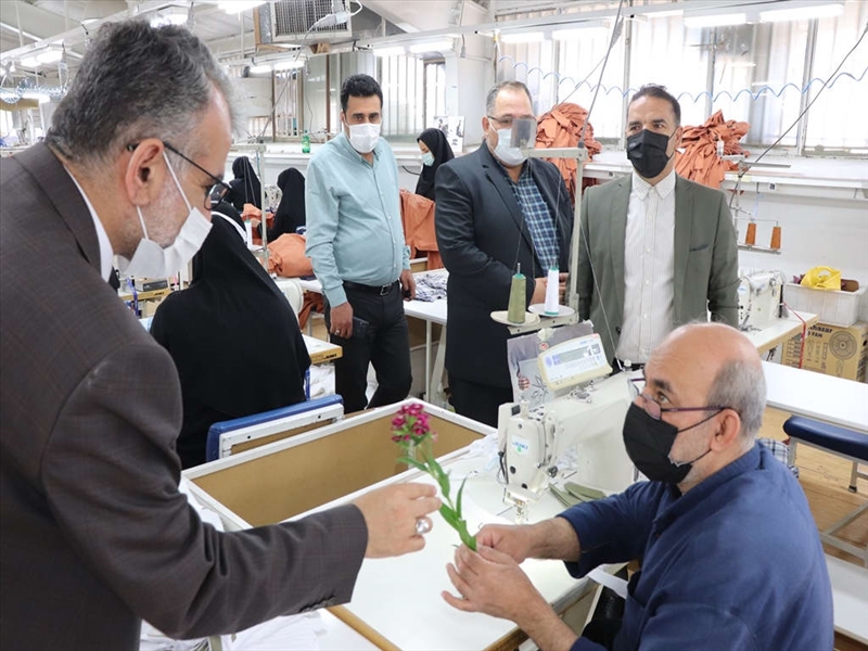 تجلیل فرماندار شهرستان قدس از کارگران