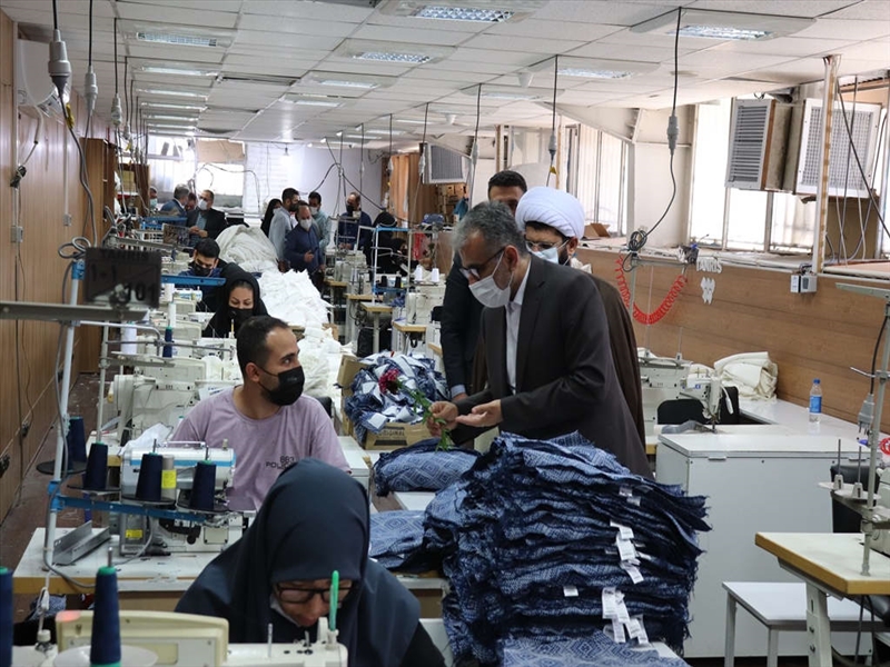 تجلیل فرماندار شهرستان قدس از کارگران