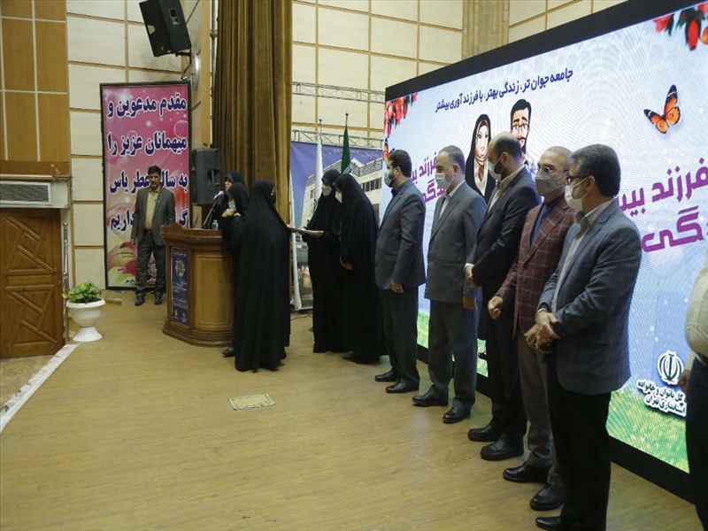 تجلیل از چهار مادر جوان و نمونه
