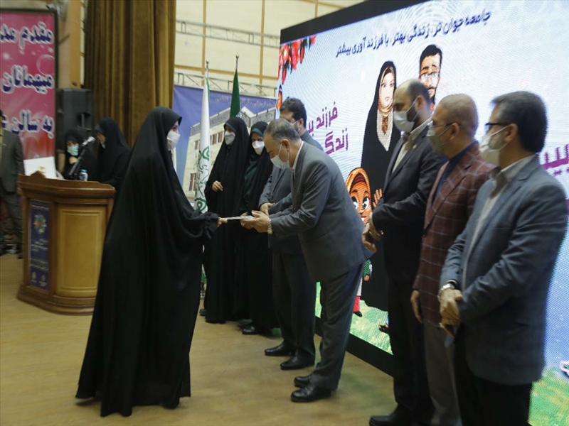 تجلیل از چهار مادر جوان و نمونه
