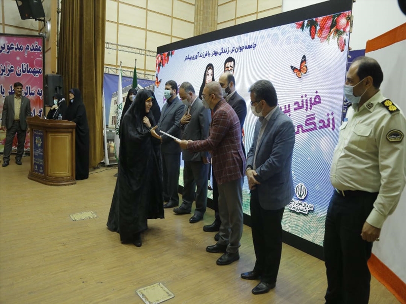 تجلیل از چهار مادر جوان و نمونه
