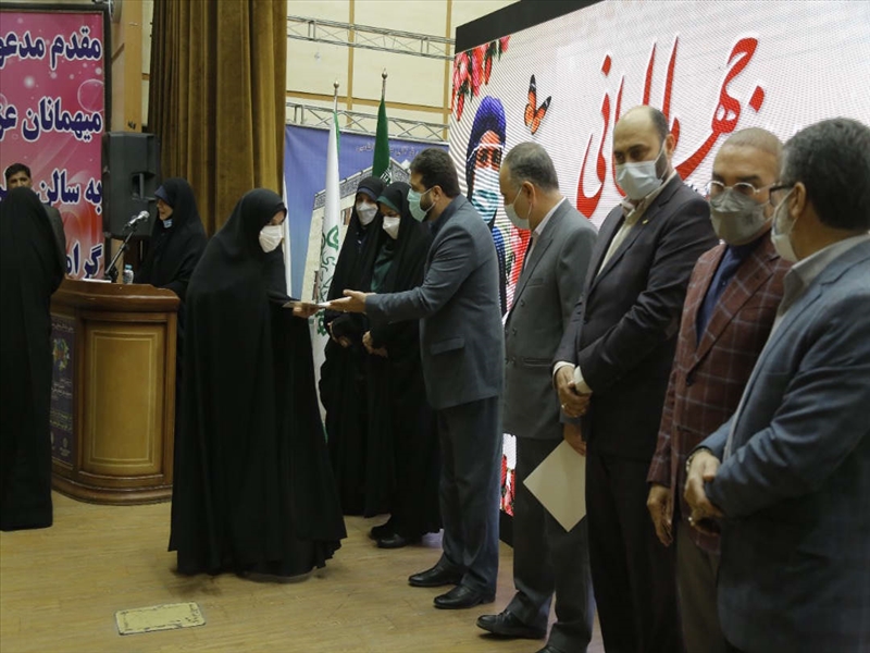 تجلیل از چهار مادر جوان و نمونه
