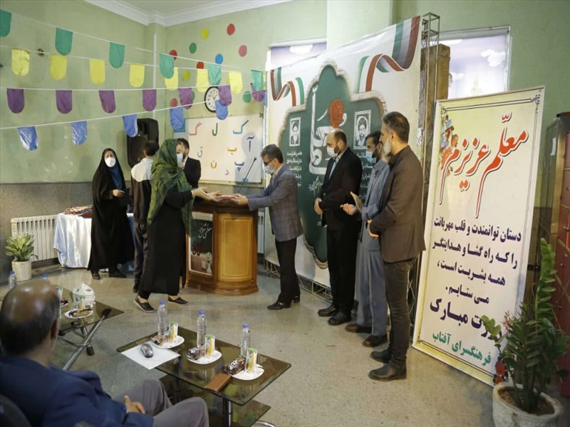 تجلیل شهردار باقرشهر از ۵۴ معلم