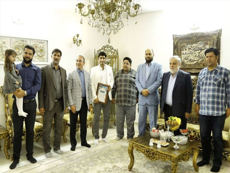  دیدار شهردار باقرشهر با خانواده
