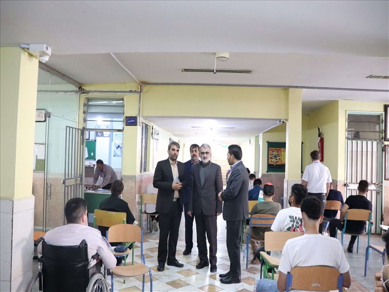بازدید فرماندار قدس به همراه مدیر