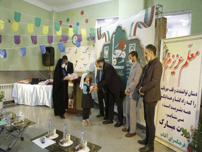 تجلیل شهردار باقرشهر از ۵۴ معلم