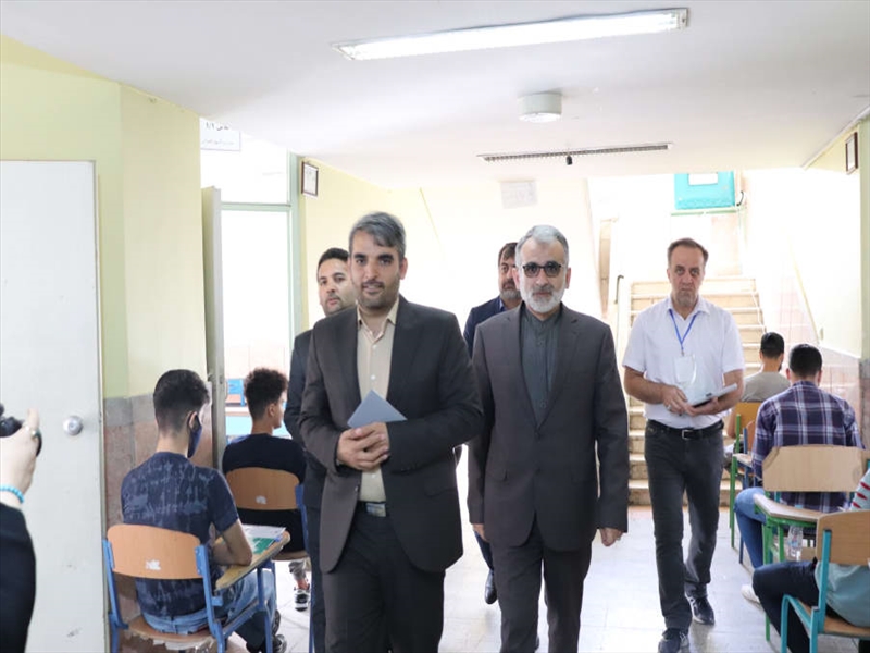 بازدید فرماندار قدس به همراه مدیر
