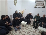 دیدار مسئولین شهرستان قدس با خانواده شهدای مقاومت در دفاع از کشور