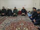 دیدار مسئولین شهرستان قدس با خانواده شهدای جنگ تحمیلی اسرائیل-آمریکا علیه ایران