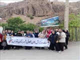 گلگشت بانوان ورزشکار به مناسبت هفته دفاع مقدس در فشم