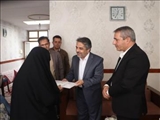 معاون توسعه مدیریت و منابع انسانی استانداری تهران از خانواده شهید والامقام سیف الله فاتحی و جانباز سرافراز غلامرضا نانوای میاندوآب تجلیل و قدردانی کرد