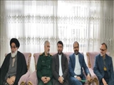 دیدار مسئولین با یک خانواده شهید و جانباز شهرستان ورامین 
