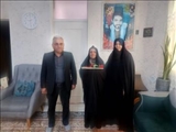 دیدار رییس اداره کتابخانه های عمومی شهرستان ری از خانواده معظم شهید مرتضی شکرانی
