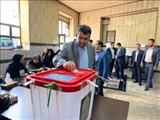 حضور مسوولان شهرستان فیروزکوه پای صندوق رای