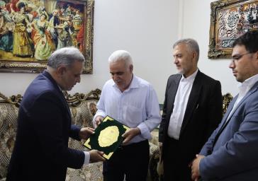 دیدار سرپرست فرمانداری با دو تن از آزادگان شهرستان بهارستان