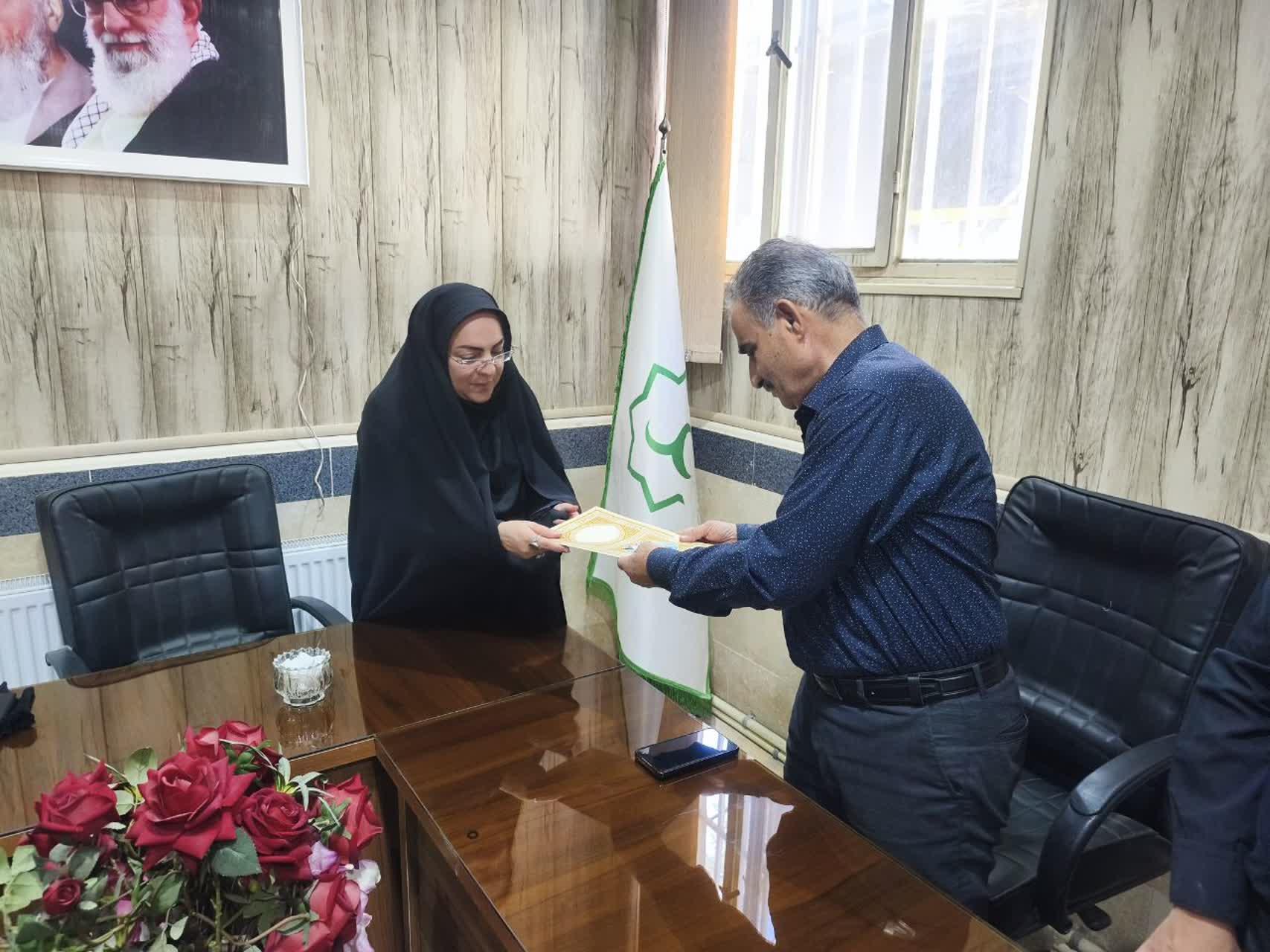 تقدیر بخشدار مرکزی از خیر نمونه ورامینی