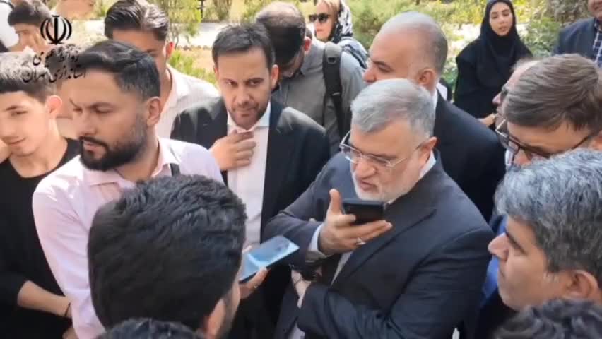 در بازدید استاندار تهران از موزه هنر شیشه و سفالگری، دانش‌آموزان دغدغه‌های خود را مطرح کردند
