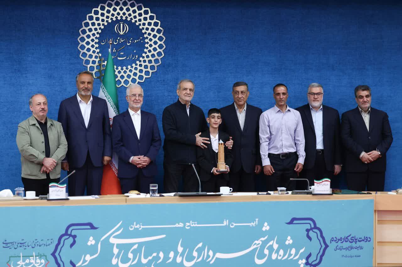  افتتاح همزمان ۱۸ هزار و ۹۱۰ پروژه شهرداری‌ها و دهیاری‌های کشور 